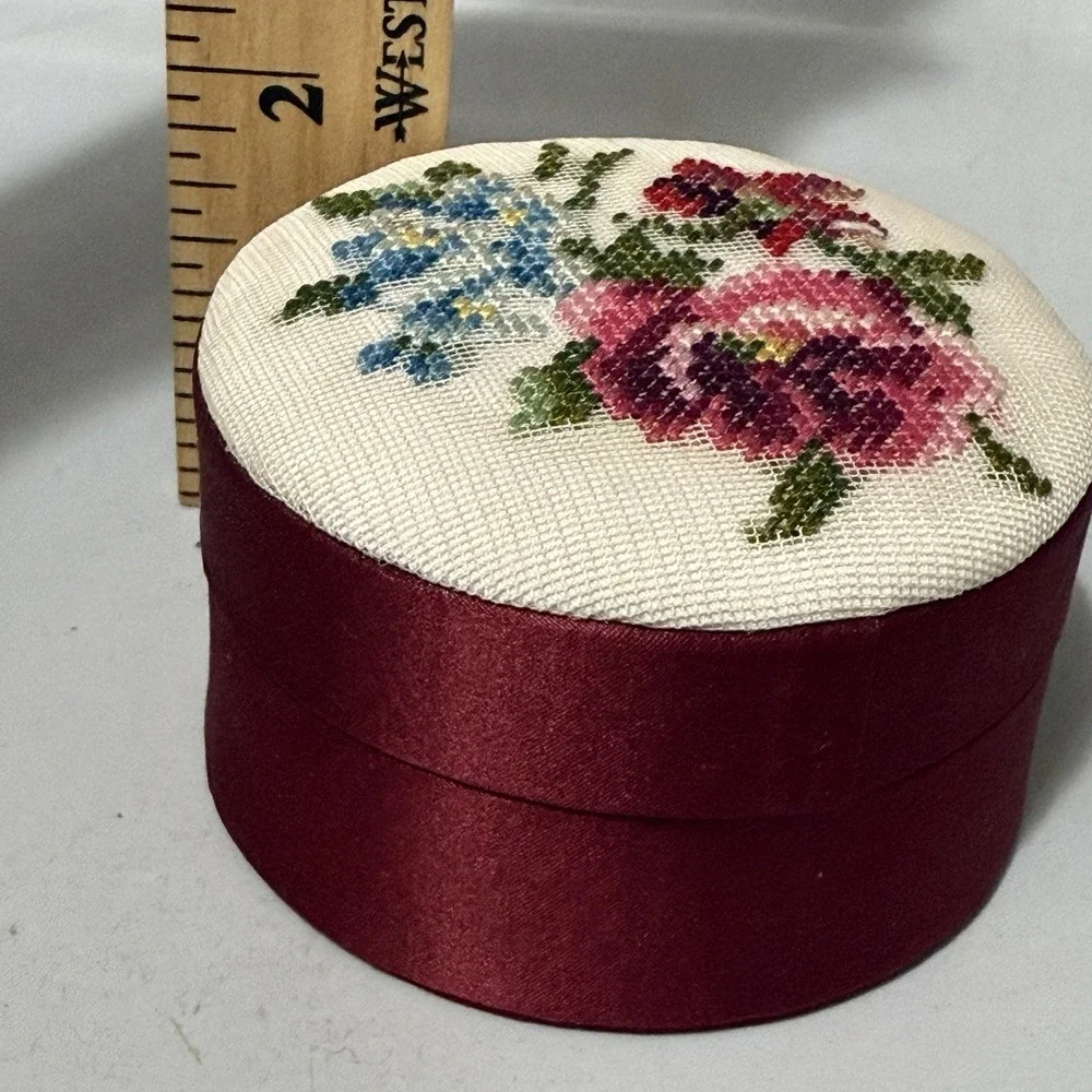 Vintage‎ Floral Needlepoint Trinket Jewelry Box Red Satin Cottage Victorian